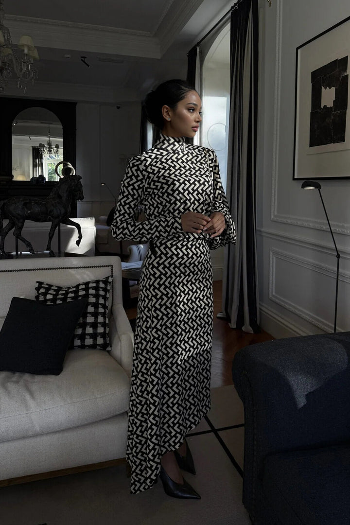 Exquisite Black And White Geometric Print Asymmetrical Maxi Dress